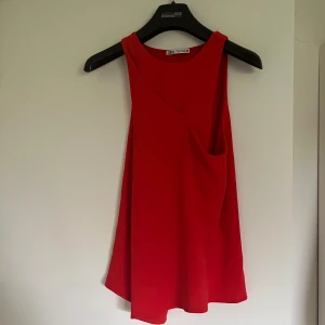 Röd topp från Zara - Använd en kväll.