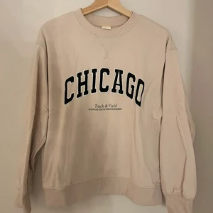 Sweatshirt med text - Sweatshirt med text