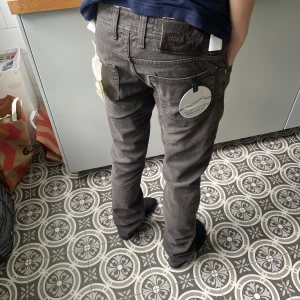 Jacob choën jeans  - Helt nya Jacob choën jeans i otroligt snygg färg. Storlek 30. Skorv gärna vid frågor så svarar vi så fort vi kan 😄kolla gärna in våra andra plagg i profilen eller skapa ett bundle för billigare pris ✅ Köper du jeansen direkt får du de till ett rabatterat pris ✨