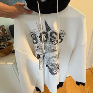  HUGO BOSS hoodie  - I jätte fint skick. Använt ett par gånger