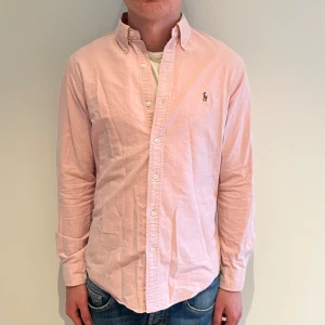 Ralph lauren skjorta  - Ralph lauren skjorta | Skick: 9,5/10 | M | Fraktar via postnord eller instabox på köparens bekostnad | Hör av dig vid minsta fråga eller fundering! 