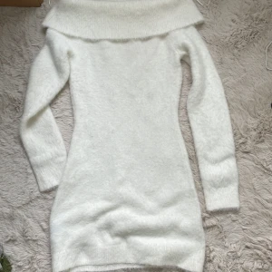 klänning - Söt klänning från i storlek XS. Passar perfekt för vintern! Aldrig använt.