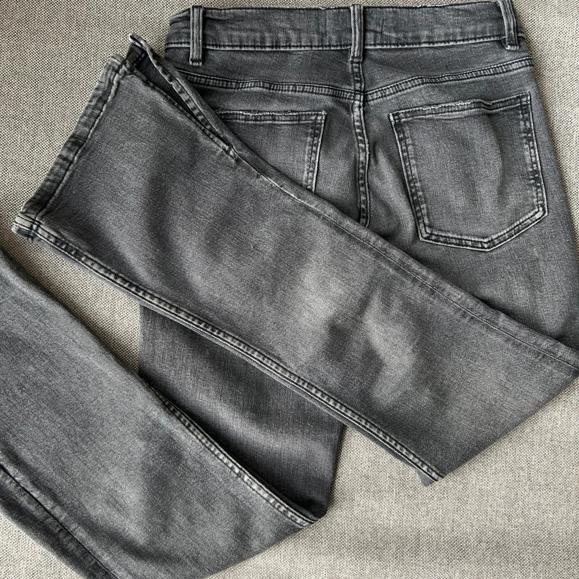 Mörkgrå bootcut jeans Zara