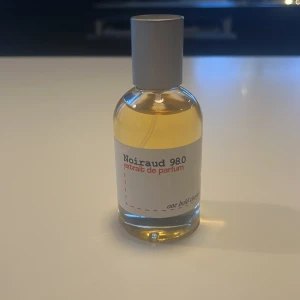 One bold Chemist parfym  - 1 parfymer från one bold Chemist noiraud 98.0 en unik doft. Perfekt för dig som gillar unika dofter. Ny pris 349kr.