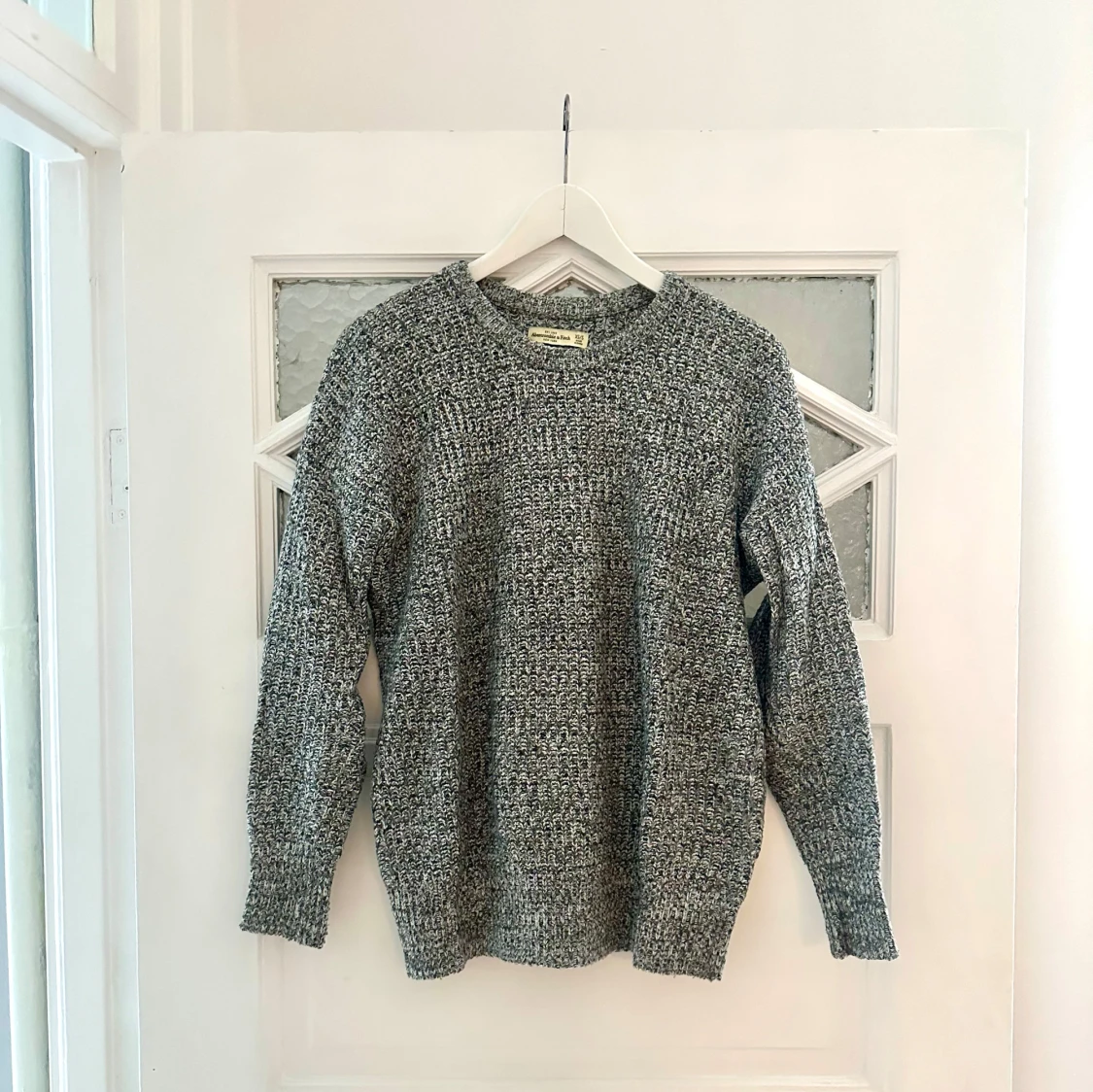 Grå stickad tröja från Abercrombie & Fitch