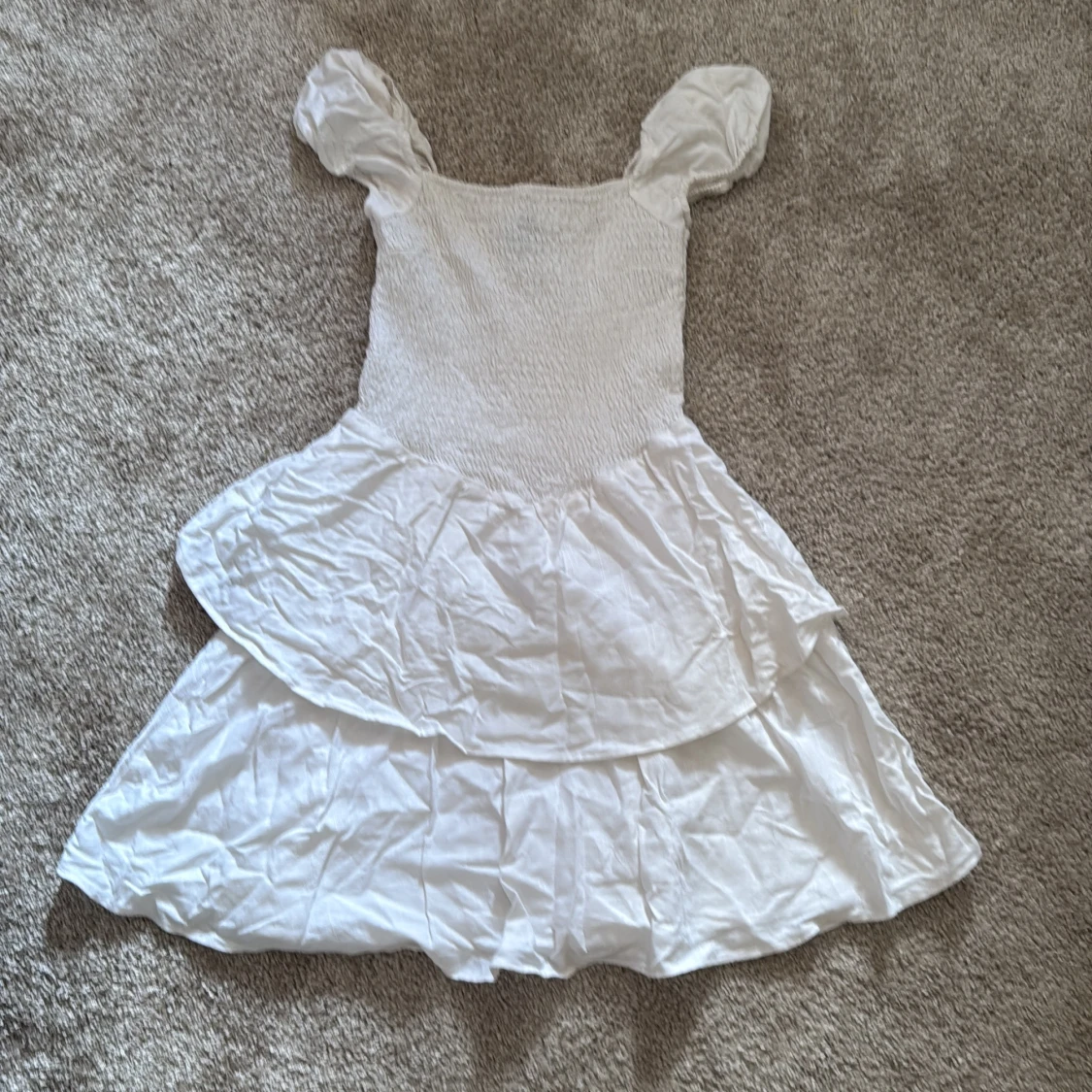 Vit volangklänning från Cropp XS