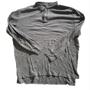 Ralph lauren polo - Snygg Ralph lauren polo i stilren färg som passar mycket. Snygg inför sommaren. Använd ibland men inget som märks.