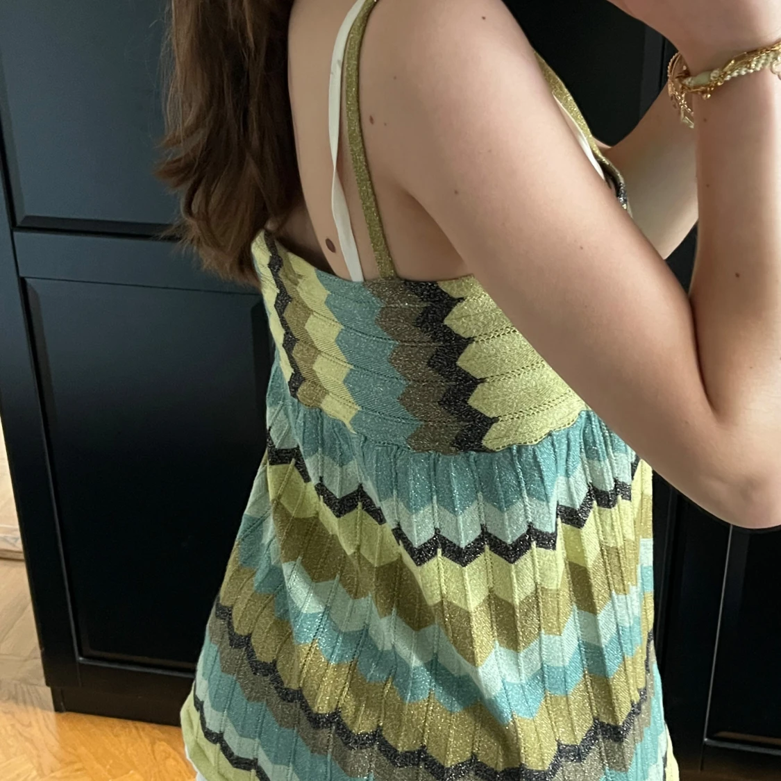 Glittrig zigzag linnetopp i grönt och blått - 1