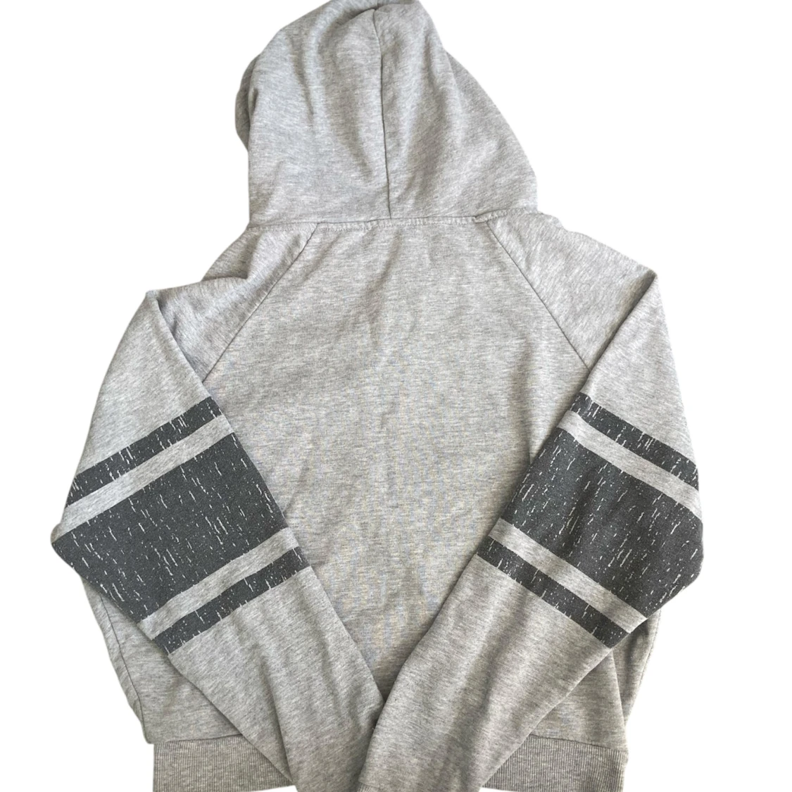 Grå hoodie med tryck och huva - 1