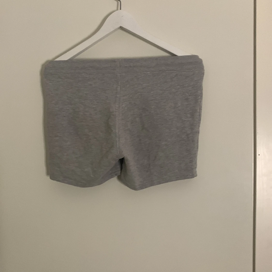 Grå mjukisshorts med snörning💓 - 3