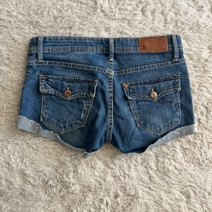Blå jeansshorts med fickor - Blå jeansshorts med snygga fickor 💗 