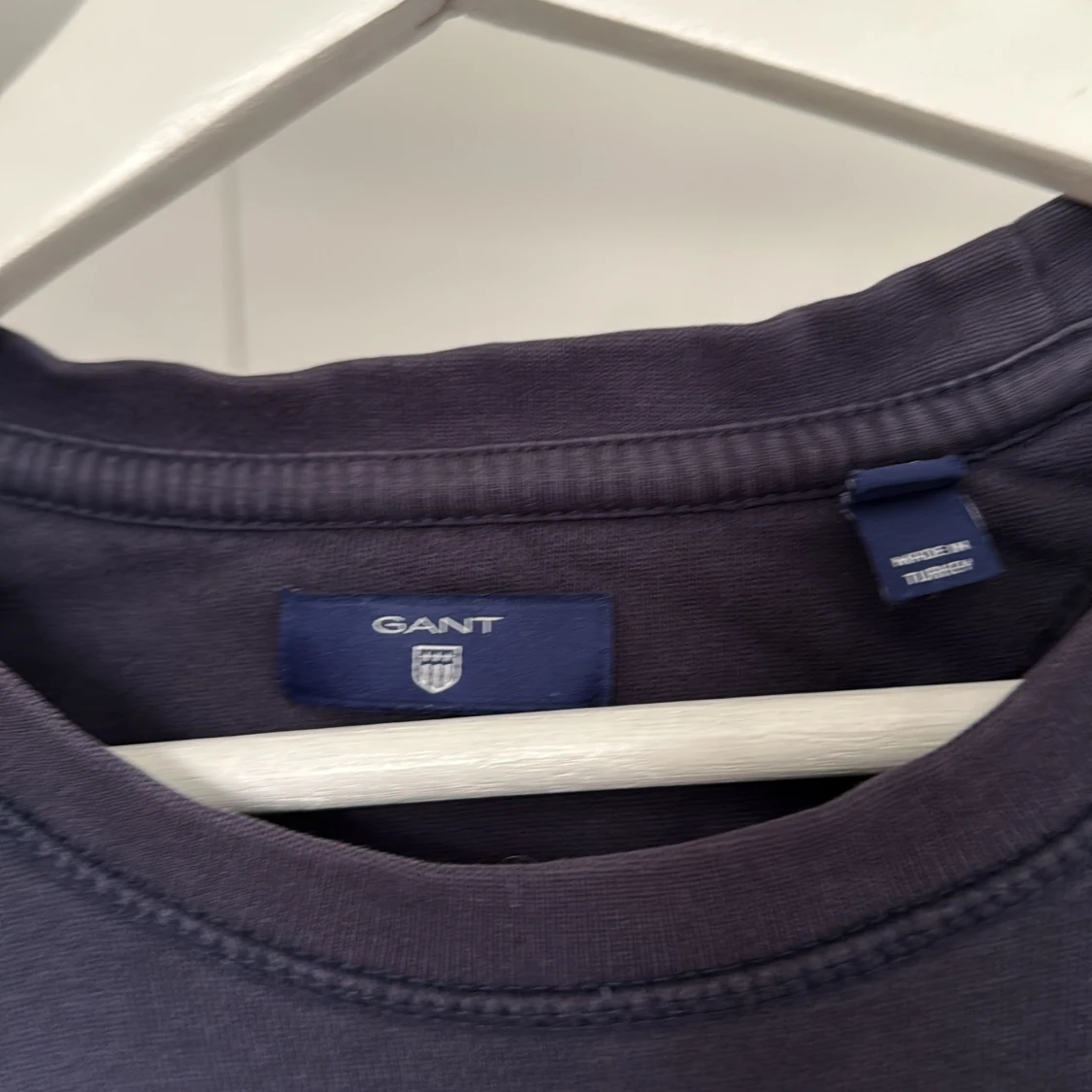 Mörkblå sweatshirt från GANT - 2