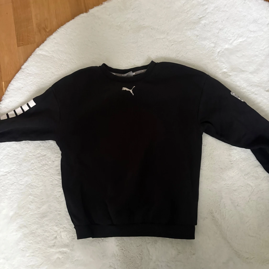 Svart sweatshirt från Puma med tryck - 2