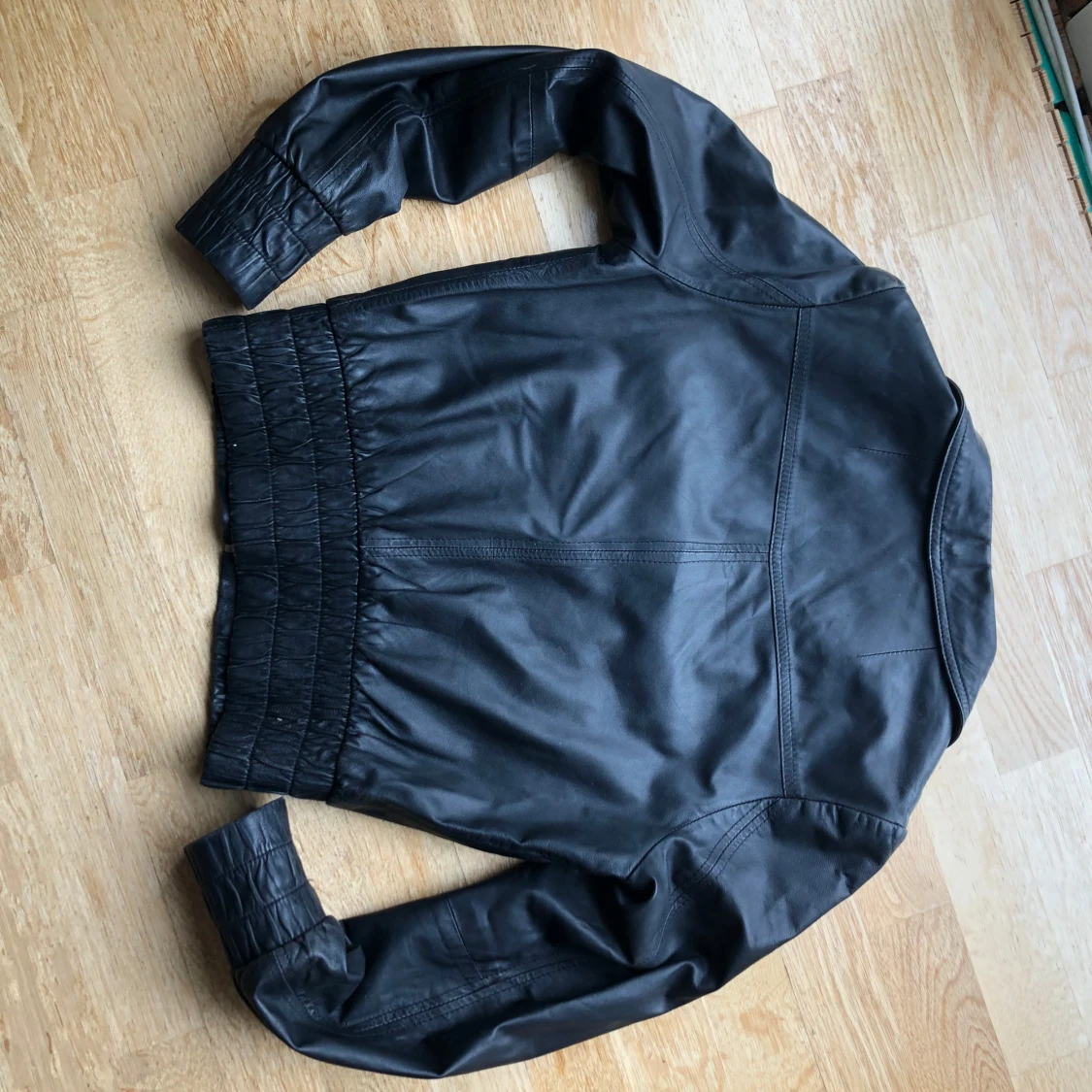 Svart skinnjacka H&M x Madonna strl S - 1