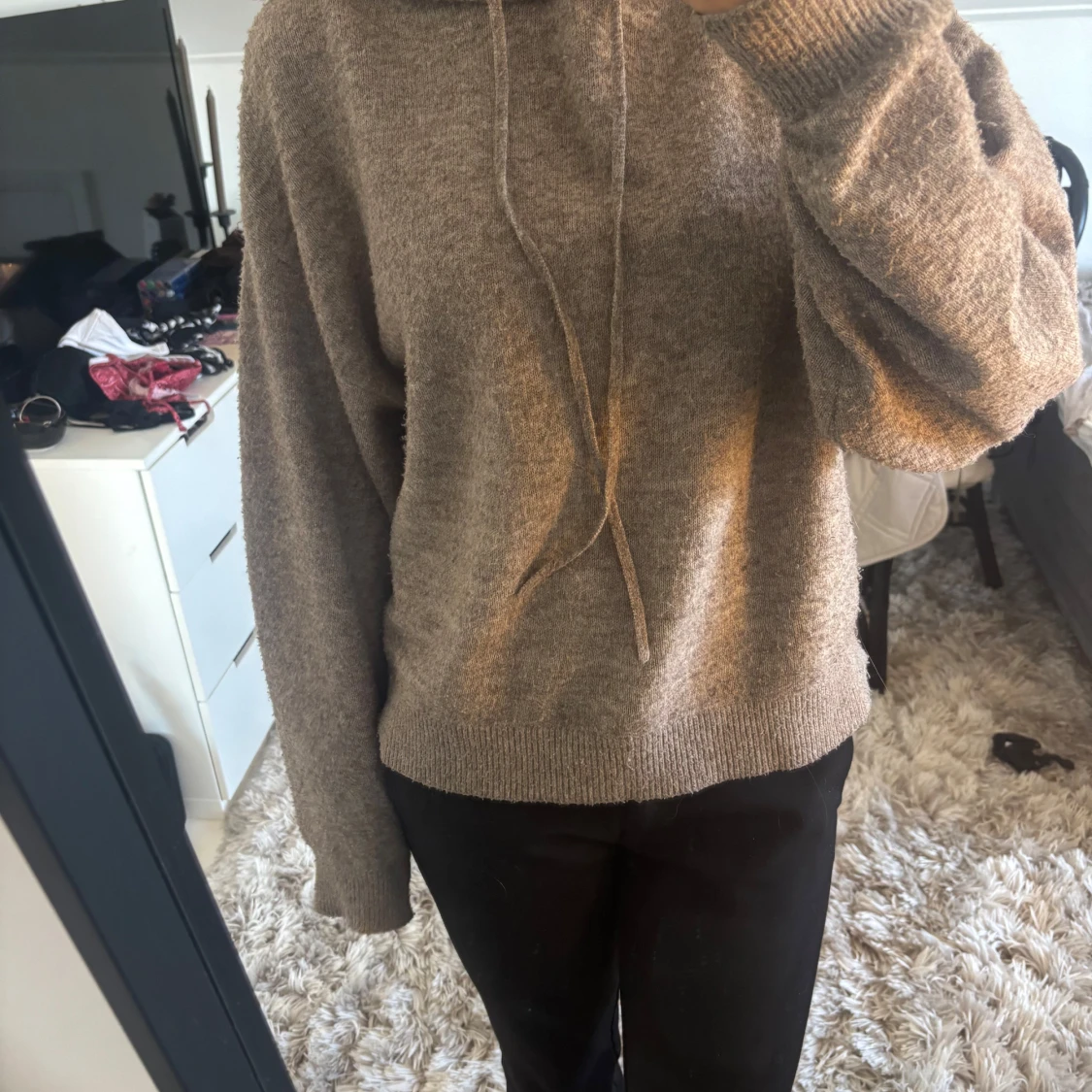 Beige stickad hoodie med huva - 1