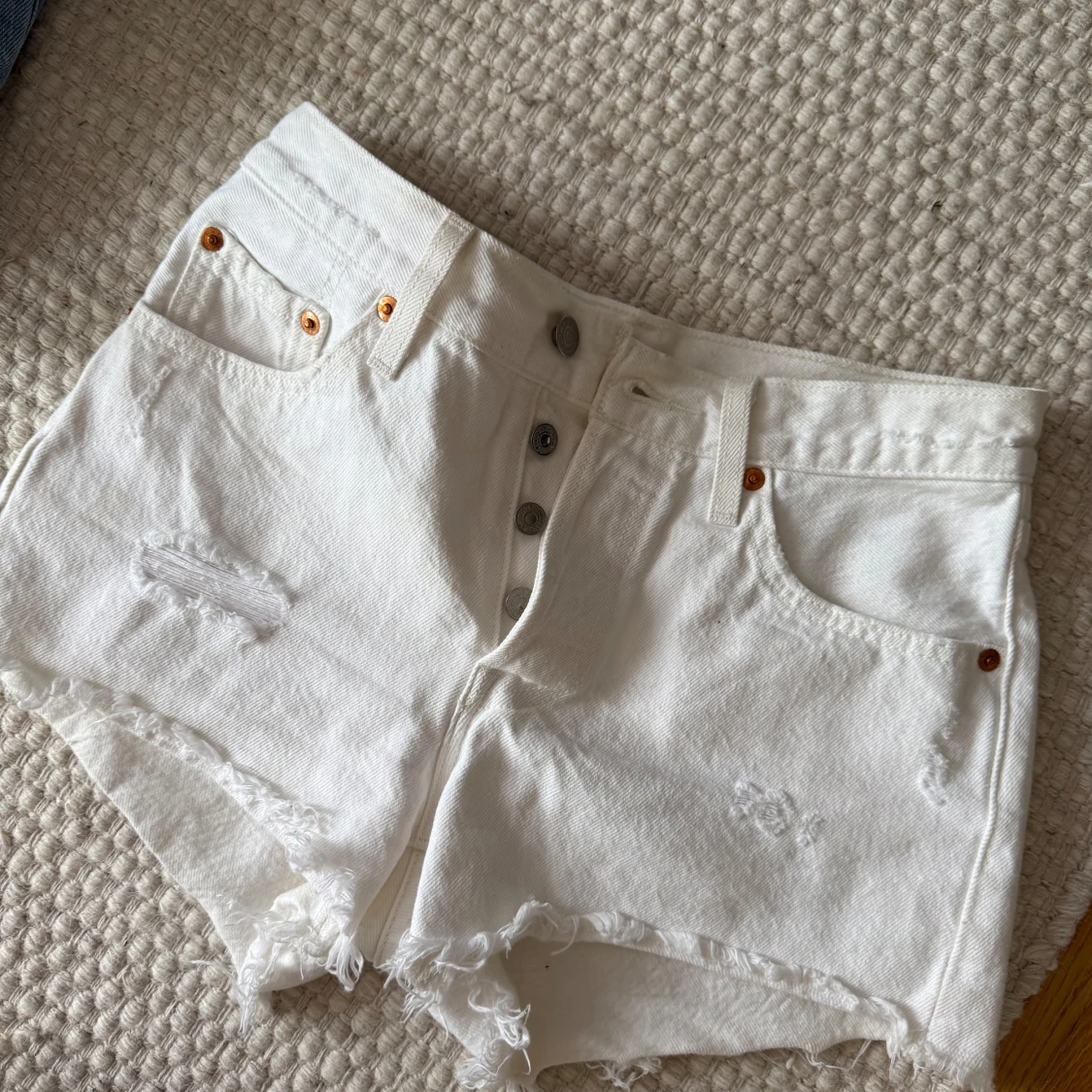 Vita jeansshorts från Levi's - 1