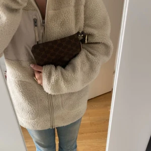 Don Donna väska  - Supersnygg don Donna väska, skriv för mer bilder!! Kan gå ner mycket i pris vid snabb affär ❣️