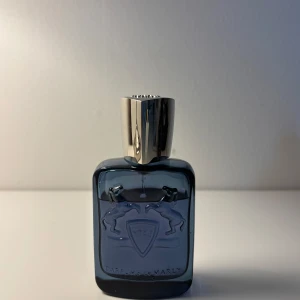 Parfums de Marly sedly splitt - Säljer billig split på parfums de marly sedly🍋 En av dom bästa sommar parfymerna enligt mig frakt köpes till och priserna står nedanför. Har också massa andra samples till salu så tveka inte att höra av dig👍.                                                        2 ml/ 5 ml /10 ml  65kr /135 kr /245 kr 