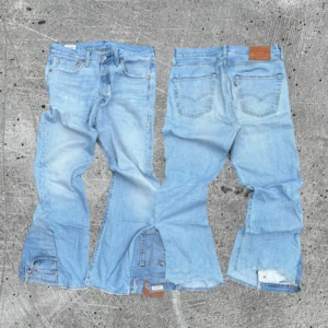 custom Levi's 517 bootcut jeans ljusblå - gamla customs jag gjort. mid skick men fortfarande riktigt feta. kontakta mig för mer info. NVR archive.