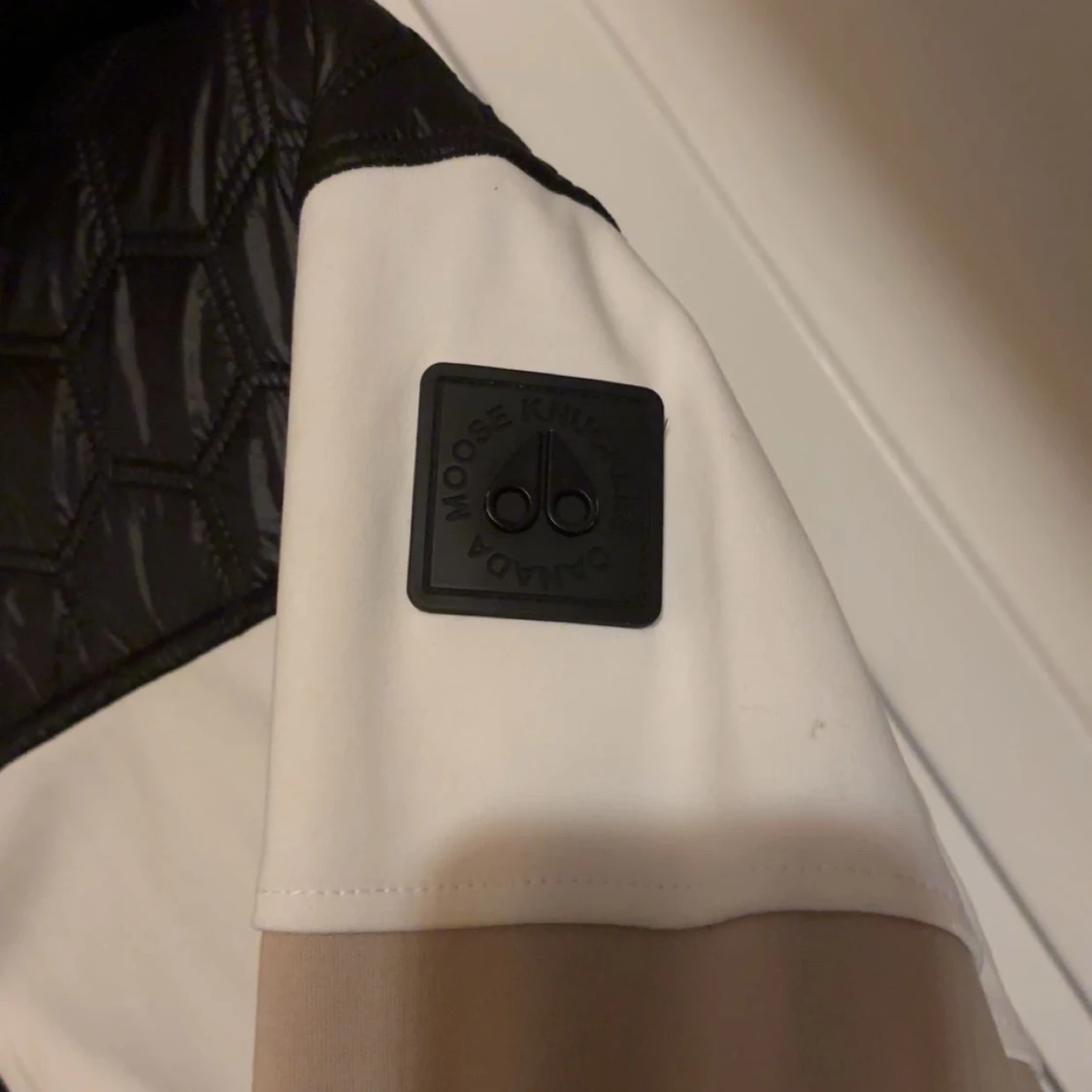 Moose Knuckles beige och svart jacka - 1