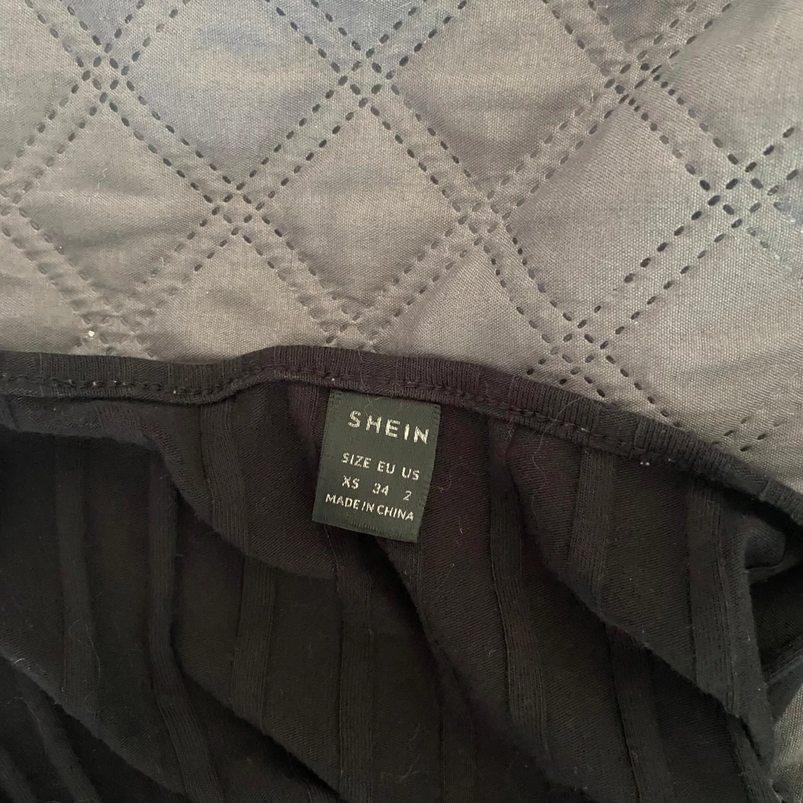 Svart ribbad linnetopp från SHEIN - 2