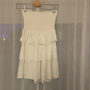 Bandoeu klänning/topp - Har använt den både som klänning och topp så handlar bara om man gillar mini klänningar. 