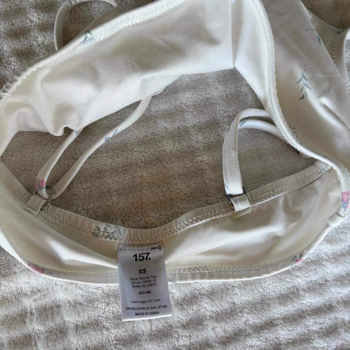 Blommig bikiniöverdel från Lager 157 - 2