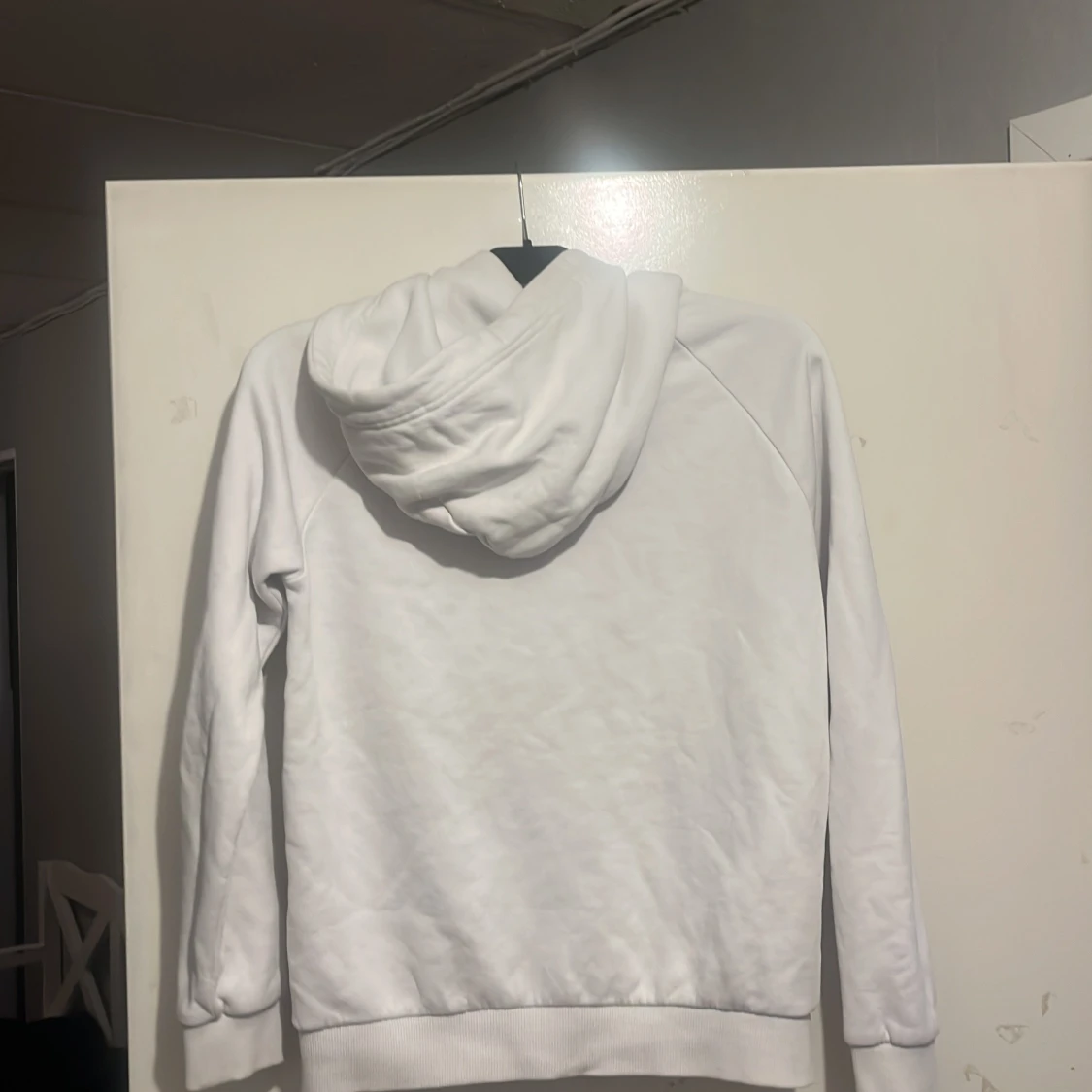 Vit hoodie från Peak Performance - 1