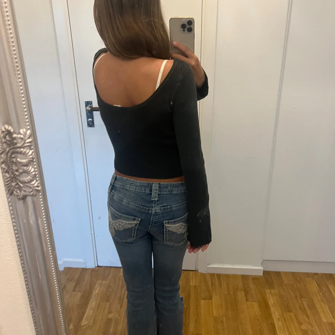 Svart ribbad croppad tröja - 3