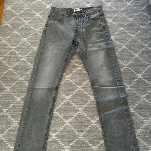 Grå jeans från lager 157, straight fit - 28/32 mycket bra skick 