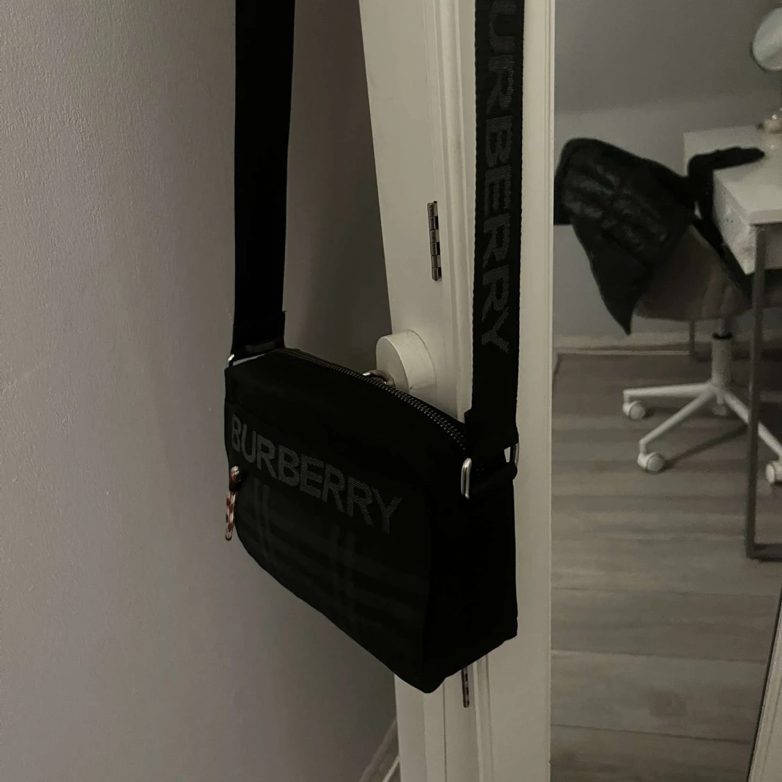 Svart axelväska från Burberry