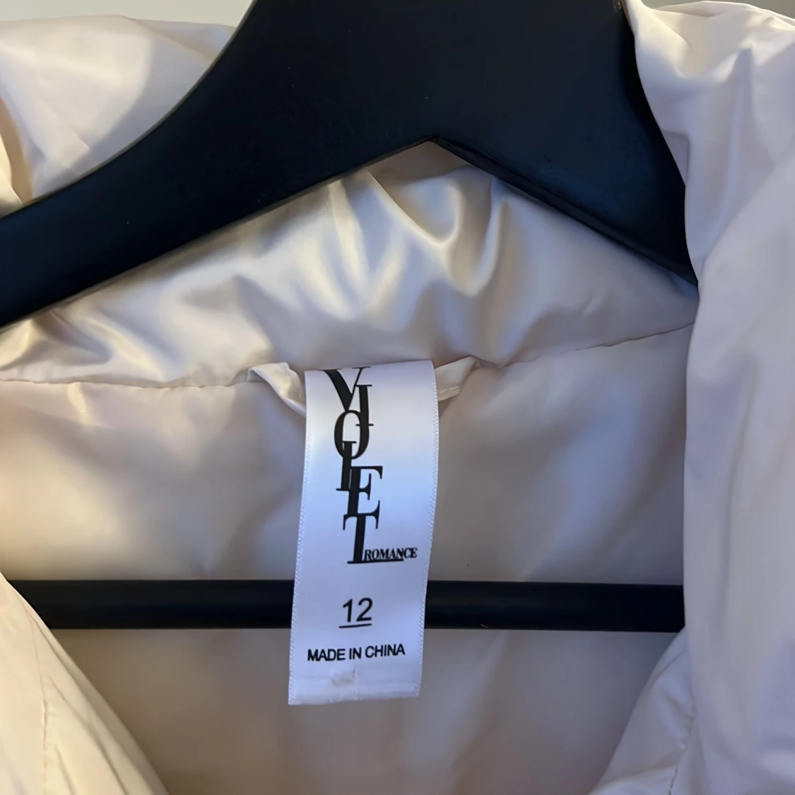 Vit/Beige lång dunväst från Violet Romance - 2