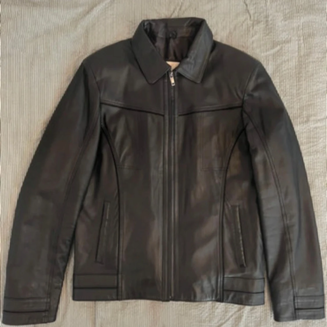 Svart skinnjacka äkta