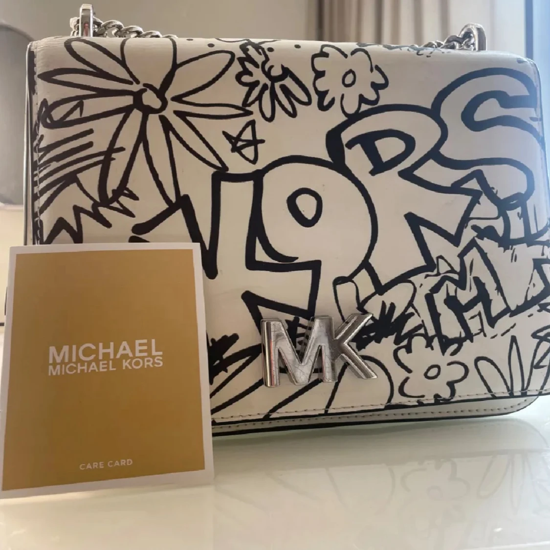 Två Michael Kors handväskor