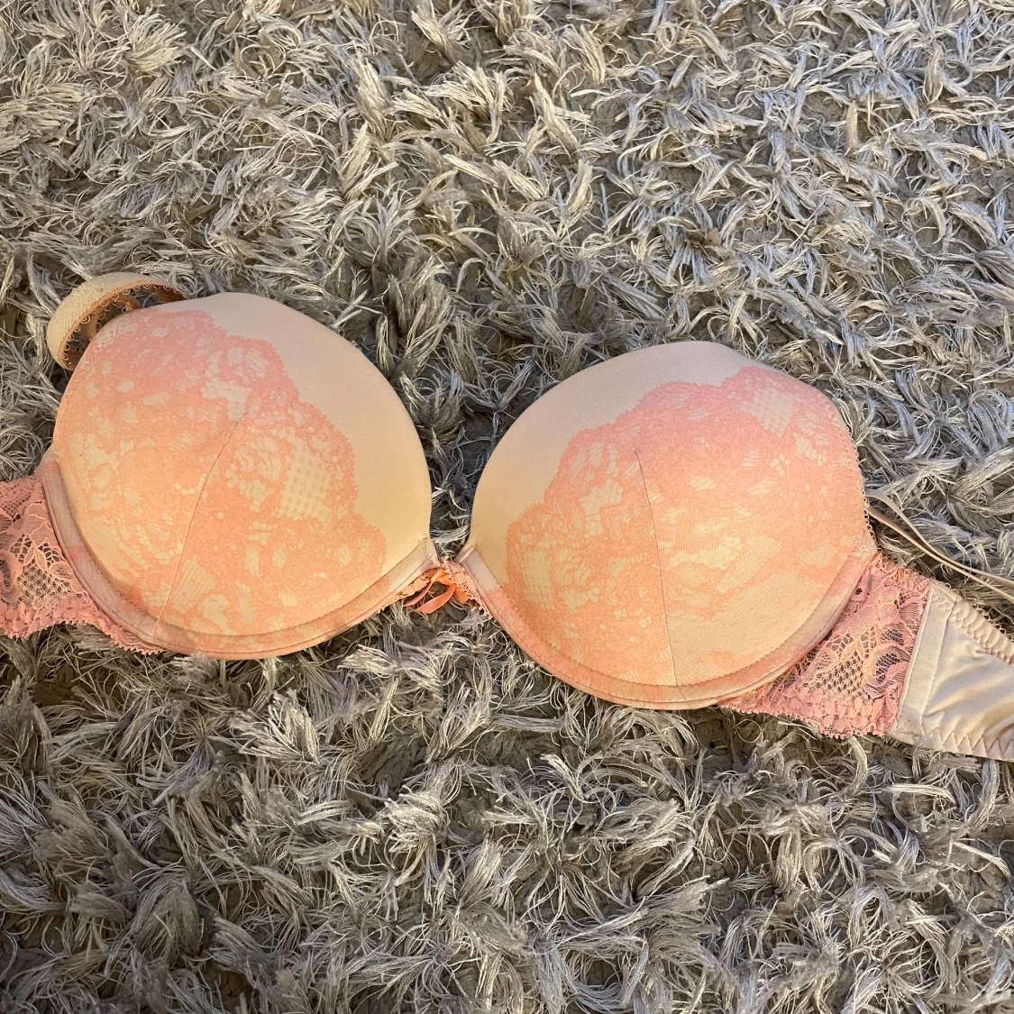 Ljusrosa spets korsett från Hunkemöller