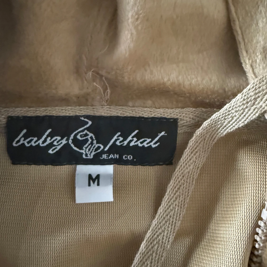 Beige velour hoodie från Baby Phat - 2