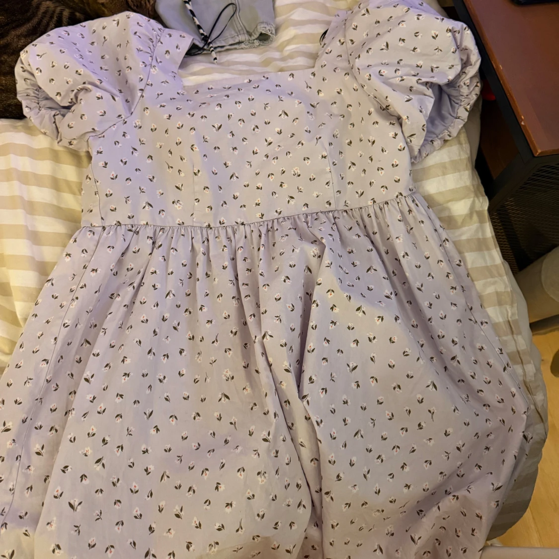 Lila blommig klänning - 3