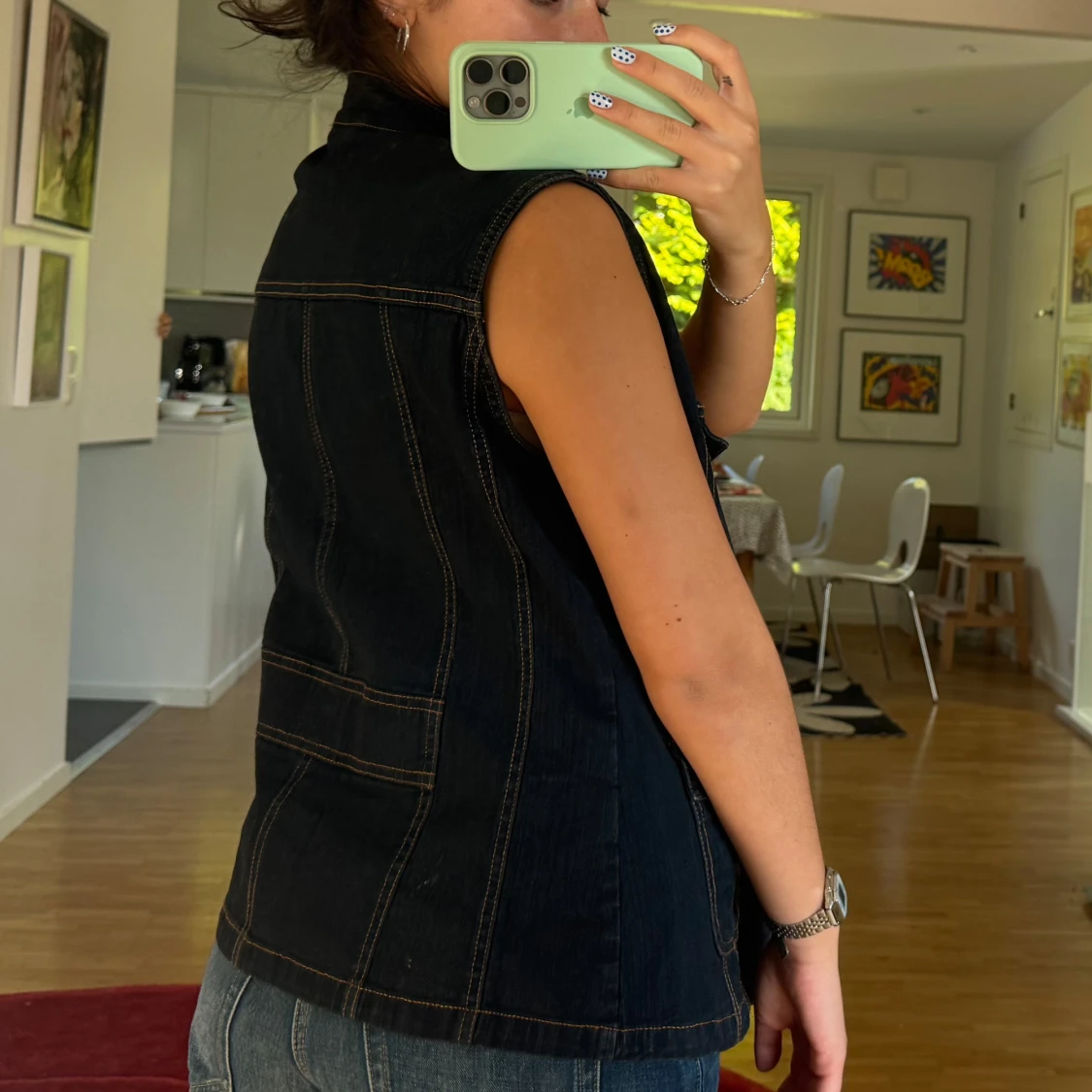 Mörk jeansväst med fickor - 2