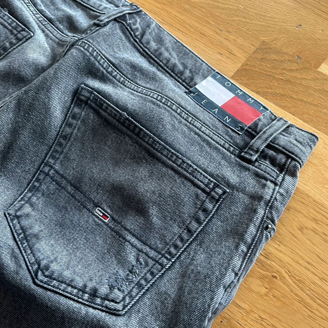 Grå jeans från Tommy Jeans - 2