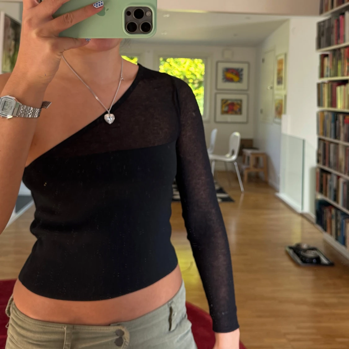 Svart oneshoulder topp i mesh