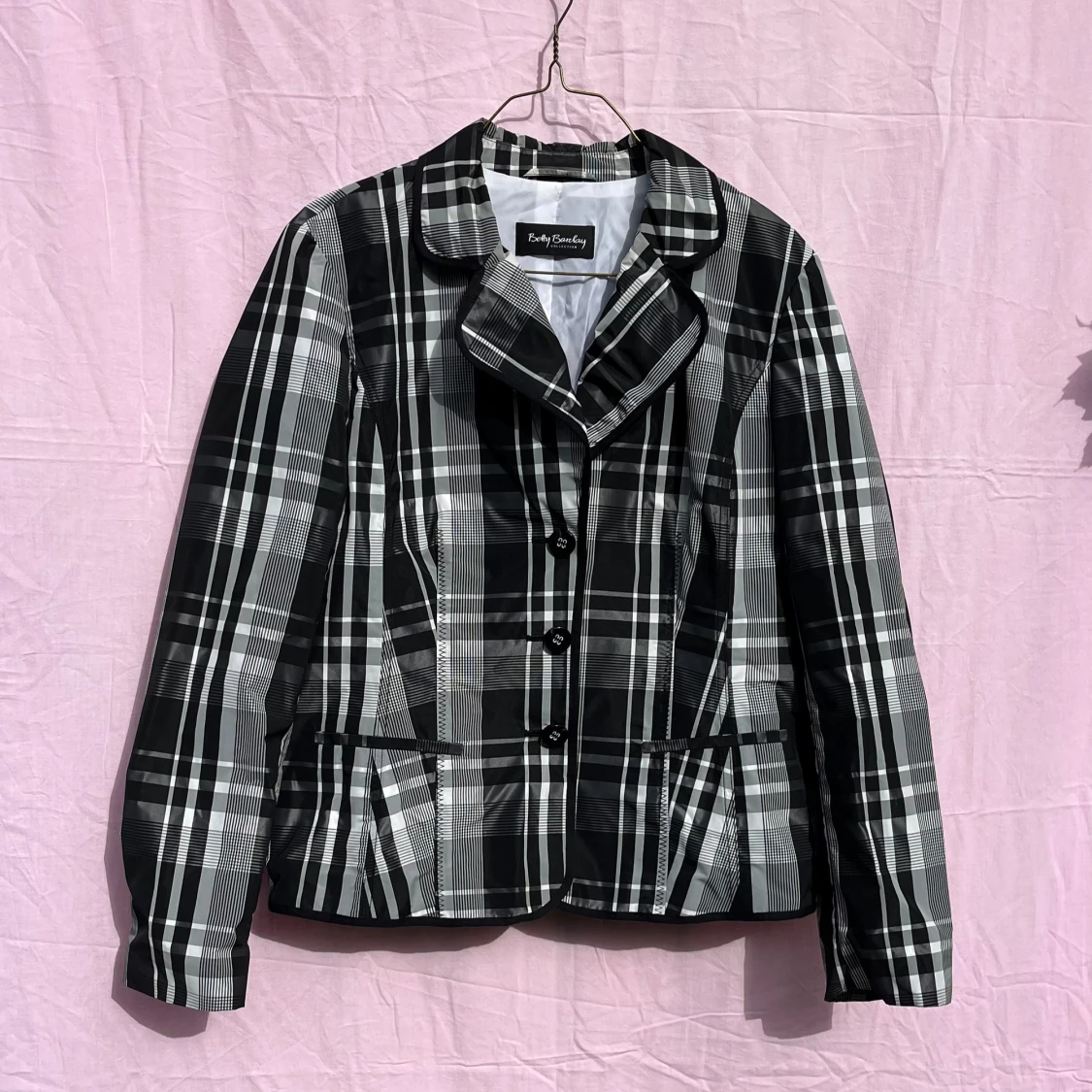 Rutig svartvit kavaj från Betty Barclay