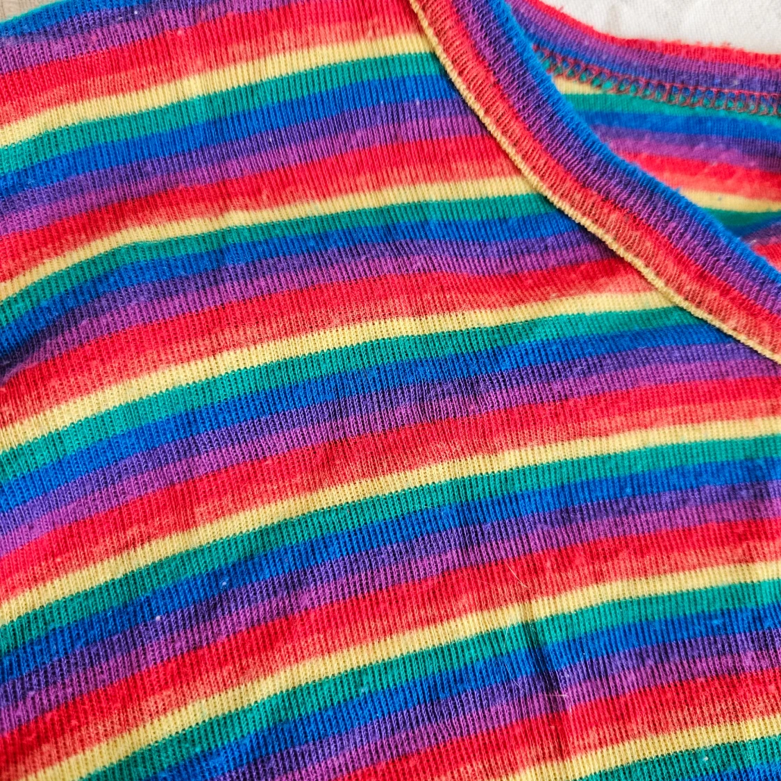 Regnbågsfärgad tröja - 1