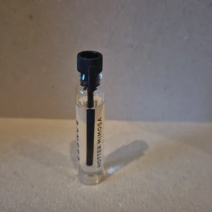 Hoter Mimosa 2ml  - Hoter Mimosa 2ml från ESSNCE endast doftat på den. 45kr ny.