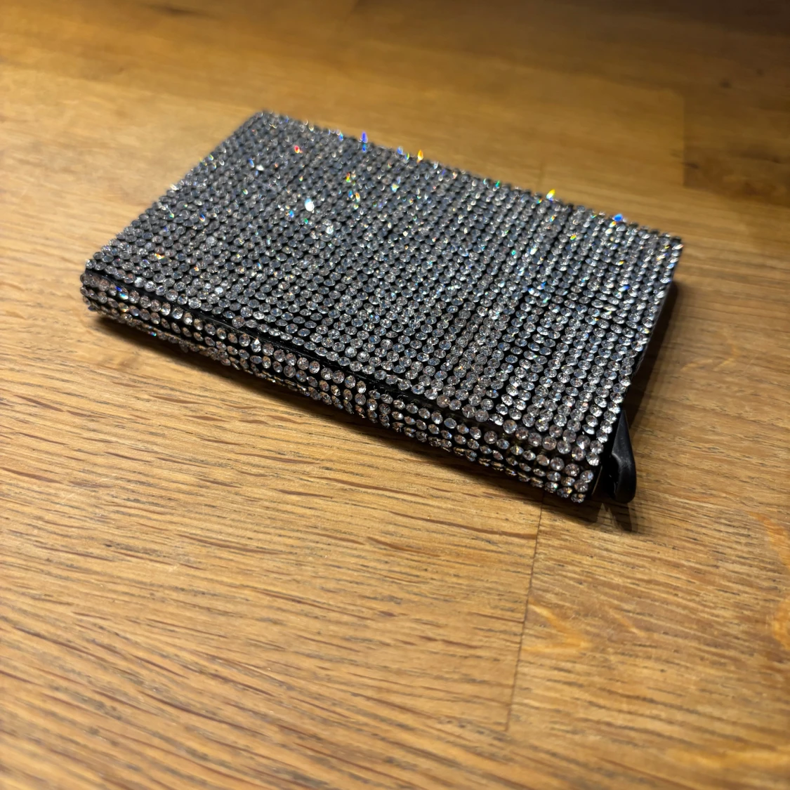 Glittrig korthållare - 1