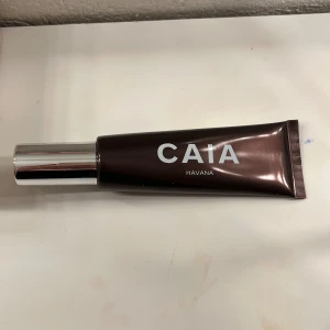 CAIA Havana Liquid Bronzer - Flytande bronzer från CAIA i nyansen Havana. Säljer då jag ej gilla färgen. Använd 2 gånger
