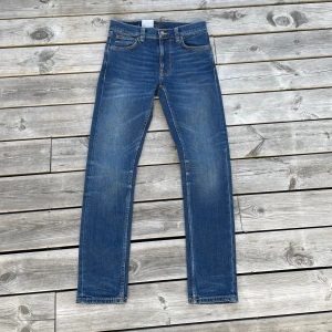 Nudie Lean Dean - Säljer nu dessa sjukt snygga Nudie Jeans Lean Dean! De är sprillans nya med tags kvar, alltså aldrig använda! Storlek W28/L30. Riktigt snygg wash och bra passform! Hör av dig vid frågor eller funderingar!