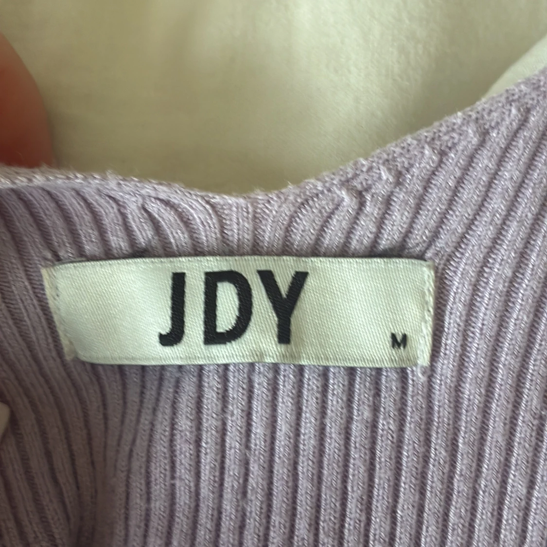 Ljuslila ribbad linnetopp från JDY - 1