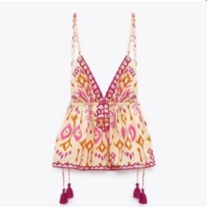 Mönstrad topp zara - Populär Zara topp, säljer då den inte kommer till användning! 