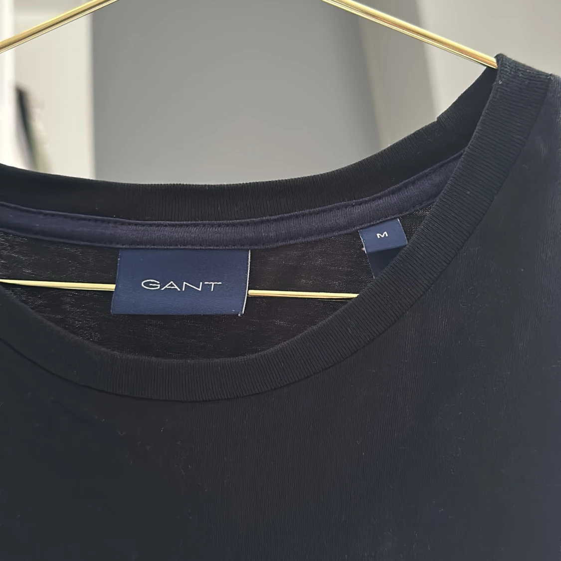 Svart GANT t-shirt med broderad logga - 1