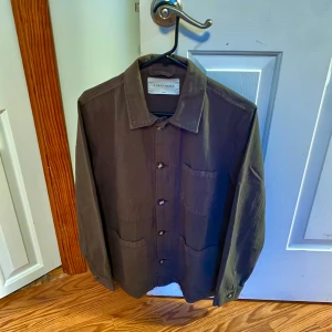 Mörkgrön Overshirt A Day's March - Nypris: Ca 2000 kr  Mycket bra skick! (Endast använd enstaka gånger) Storlek: S